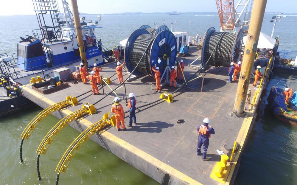 Tendido de cable submarino del club naval - puerto de manzanillo en la bahia de cartagena