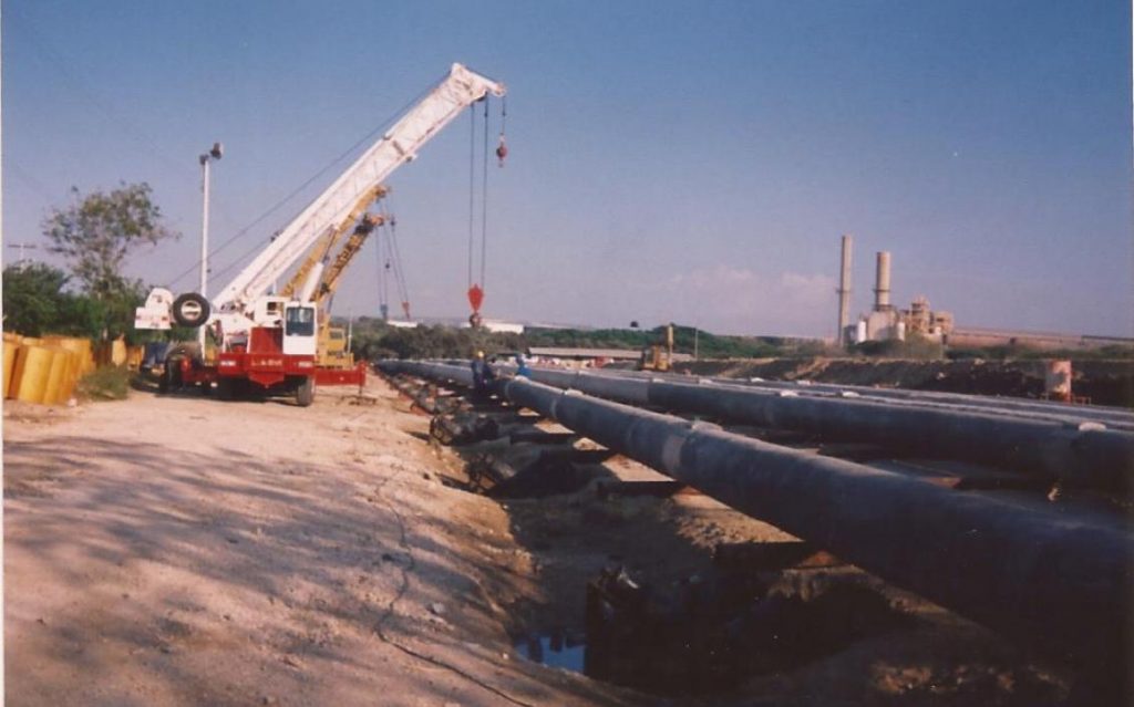 Construcción y tendido de tuberías submarinas en terminal Néstor pineda